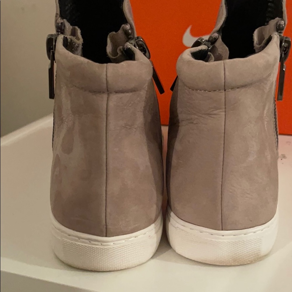 Kenneth Cole zip up booties - Picture 3 of 5